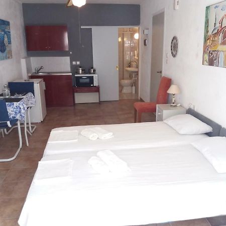 Studio In Garden Poros Town Exterior photo