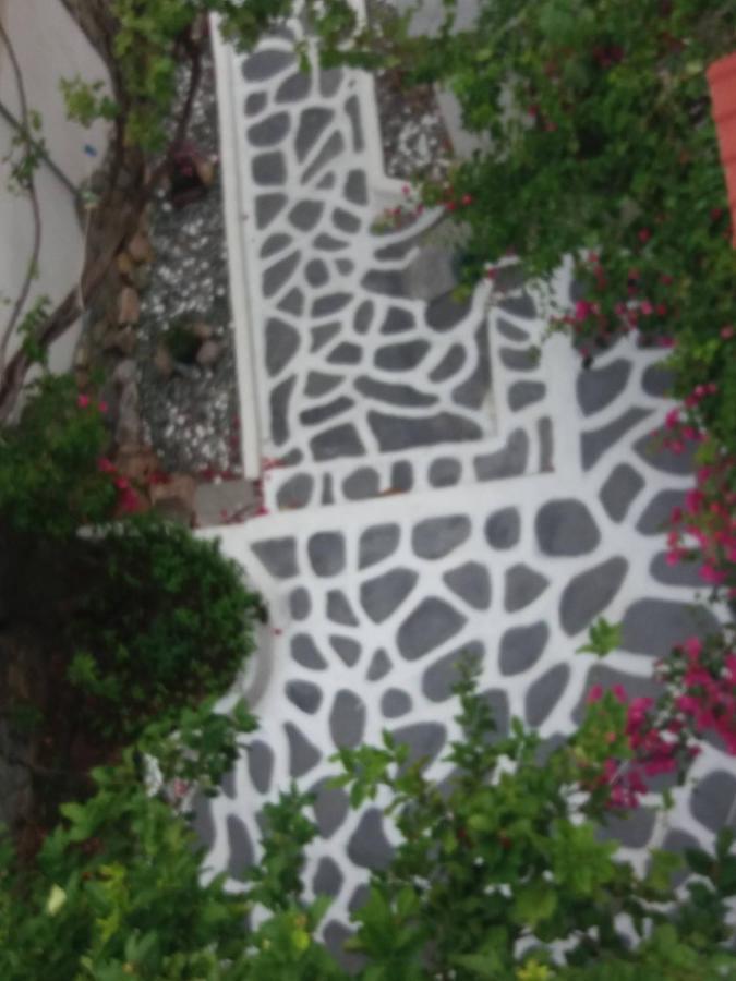 Studio In Garden Poros Town Exterior photo