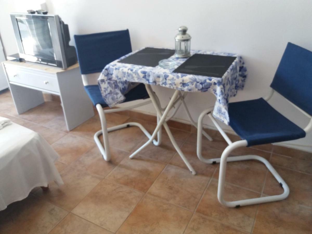 Studio In Garden Poros Town Exterior photo