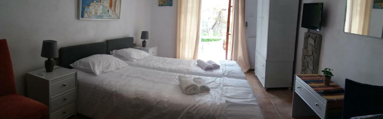 Studio In Garden Poros Town Exterior photo