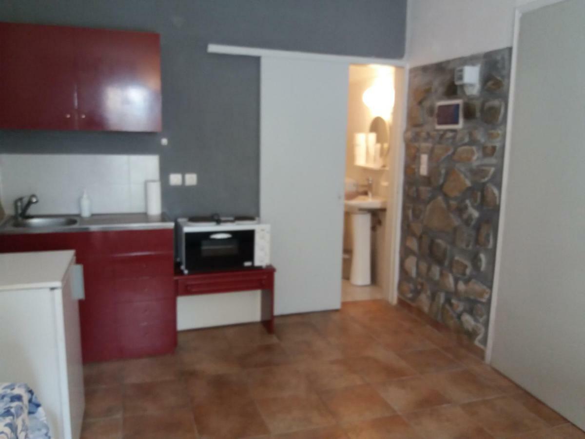 Studio In Garden Poros Town Exterior photo